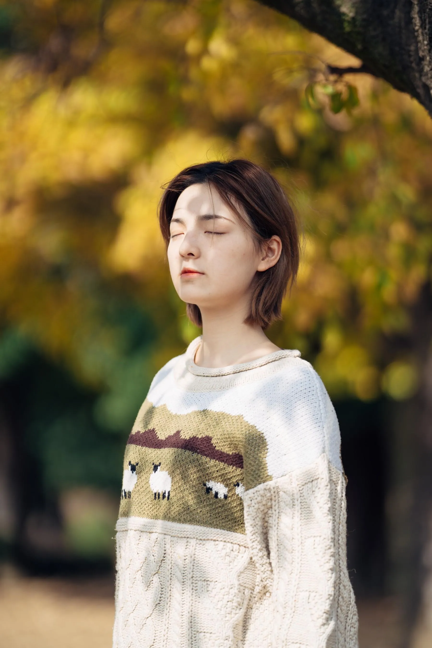 [YITUYU艺图语]2022.01.25 暖冬银杏，18岁的素颜女孩 dudu [35P]插图2